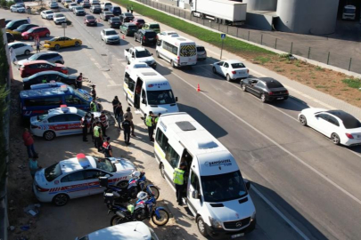 Bursa'da okulun ilk günü didik didik arandılar