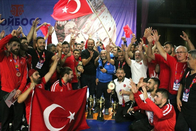 İşitme engelli milli güreşçiler dünya şampiyonu