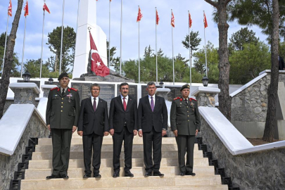 Cumhurbaşkanı Yardımcısı Yılmaz, Boğaz Şehitliği’ni ziyaret etti