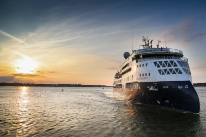 Lüks yolcu gemisi karaya oturdu