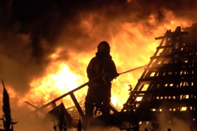 Bursa'da soğuk hava deposunda korkunç yangın