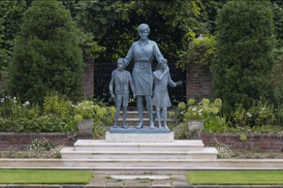 Prenses Diana'nın koyunlu kazağı, 1,1 milyon dolara satıldı