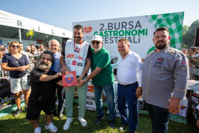 Bursa'da 8 tahanlı pide yedi, 10 altın kazandı