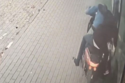 Bursa'da nalburun önündeki tel hırsızlığı kamerada