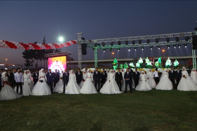 100 depremzede çift, aynı anda "evet" dedi