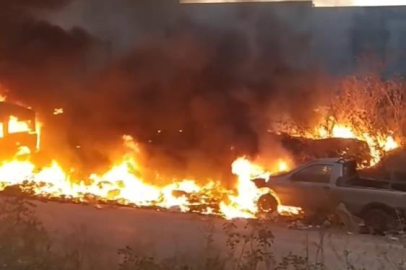 Bursa'da çocukların ateşle oyunu 3 aracı küle çevirdi