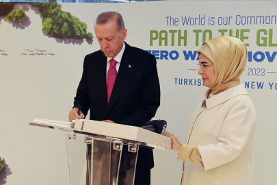 Cumhurbaşkanı Erdoğan New York'ta, ilk imzayı attı