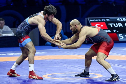 Milli güreşçi Feyzullah Aktürk, dünya üçüncüsü oldu