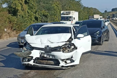 Bursa'da iki otomobil birbirine girdi: 7 kişi yaralandı