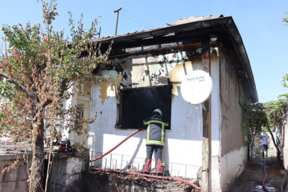 Kiracı, evi yakıp kaçtı