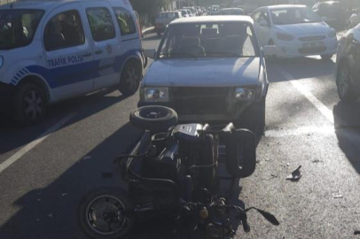 Otomobille çarpışan motosiklet sürücüsü ağır yaralandı