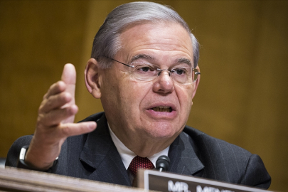 Senatör Menendez "rüşvet almak"la suçlandı