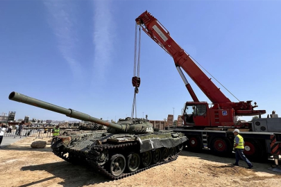 Karabağ'ın işgalinin sembolü tank Bakü'ye getirildi