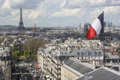 Fransa'da iktidar çoğunluğunun sandalye sayısı düştü