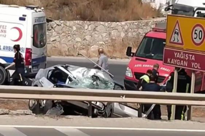 Bursa’da kontrolünü kaybetti, bariyerlere girdi: 2 yaralı