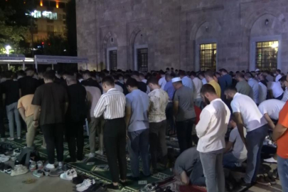 Mevlit Kandili'nde Ulu Cami doldu taştı