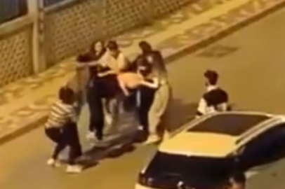 Bursa'da kadınlar birbirine girdi, erkekler izledi