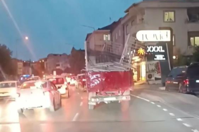 Bursa'da tehlikeli taşımacılık kamerada