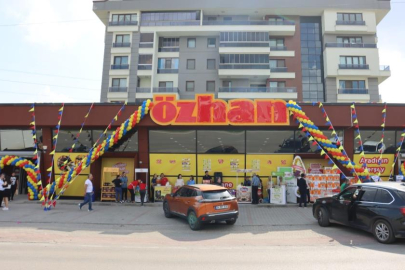 Özhan Market’in Uğur Mumcu şubesi açıldı