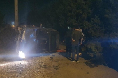 Bursa'da korkutan kaza: Ağaca çarpıp devrildi