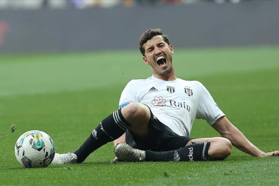 Beşiktaşlı futbolcu Salih Uçan'dan kötü haber