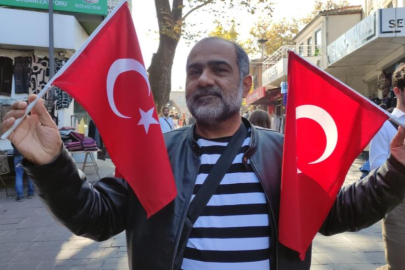 Bursa'da Pakistanlı turistin Türk bayrağı sevgisi