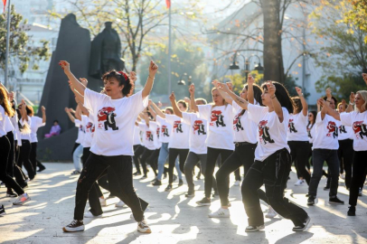 Cumhuriyetin 100. Yılında Mudanya’da 100 kişi ile zeybek