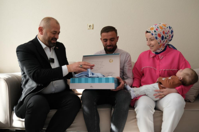 Başkan Aykurt’tan yeni doğan ziyareti