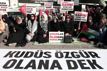 Bursa'da Filistin için sessiz oturma eylemi
