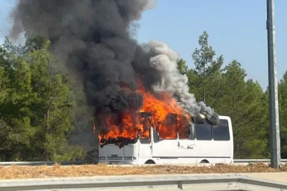 Karavana çevrilen midibüste feci ölüm