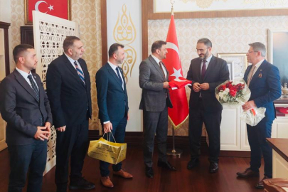 MHP Bursa'dan 'her minareye bir bayrak, her minareye bir sancak' kampanyası