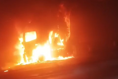 Bursa'da TIR otobanda alev alev yandı