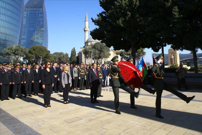 Bakü Türk Şehitliği'nde Türkiye Cumhuriyeti'nin 100. yılı dolayısıyla tören düzenlendi