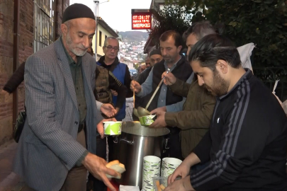 Şehitler için dua okuyup çorba dağıttılar