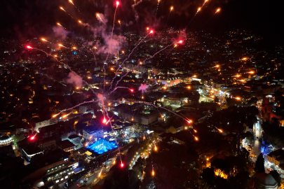 Bursa'da kutlamalara havai fişekli final