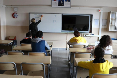 Bakan Tekin duyurdu! Okullarda müfredat değişiyor