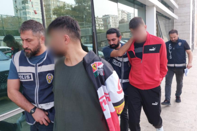 Silah satma bahanesiyle gasp ettiler