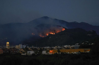 İspanya'da yangın felaketi: Bin 400 hektarlık alan kül oldu