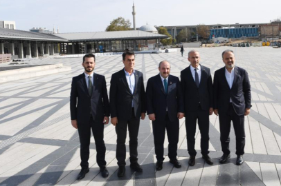 Mustafa Varank'tan Osmangazi Meydanı'na tam not