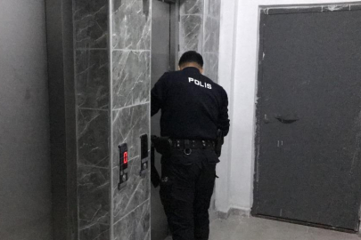 Asansörle birlikte zemine çakıldı