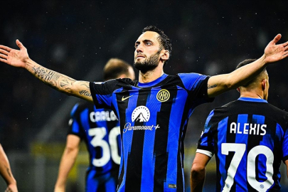 Hakan Çalhanoğlu, Inter' zirvede tutmaya devam ediyor