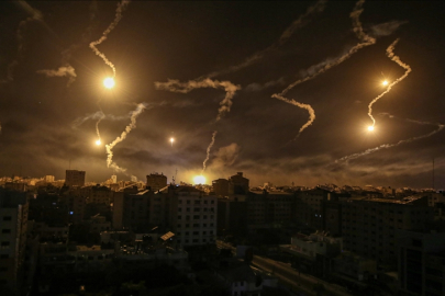 İsrail, sivillerin üzerine bomba yağdırmayı sürdürüyor