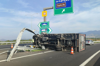 Bursa'da korkunç kaza! Kamyonet, hurdaya döndü