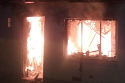 Bursa'da korkunç yangın: 2 ev kullanılamaz hale geldi