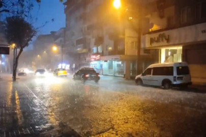 Bursa, yeni güne yağmur ve şimşeklerle başladı