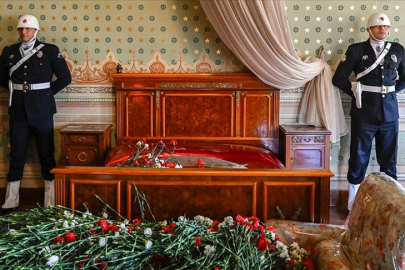 Ulu Önder Atatürk, Dolmabahçe Sarayı'ndaki odasında anıldı