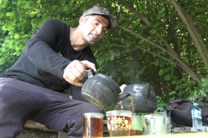 Uludağ eteklerinde tek başına yaşıyor