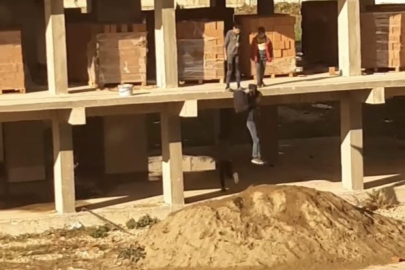 Bursa'da çocukların inşatta tehlikeli oyunu