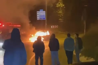 Bursa’da seyir halindeki otomobil alev alev yandı