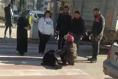 Bursa'da yaralı eşinin elini bırakmadı